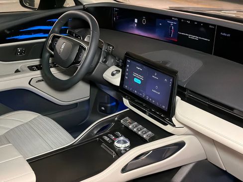 New 2026 Lincoln Nautilus Reserve w/ Jet Appearance Package AWD/4WD image 10