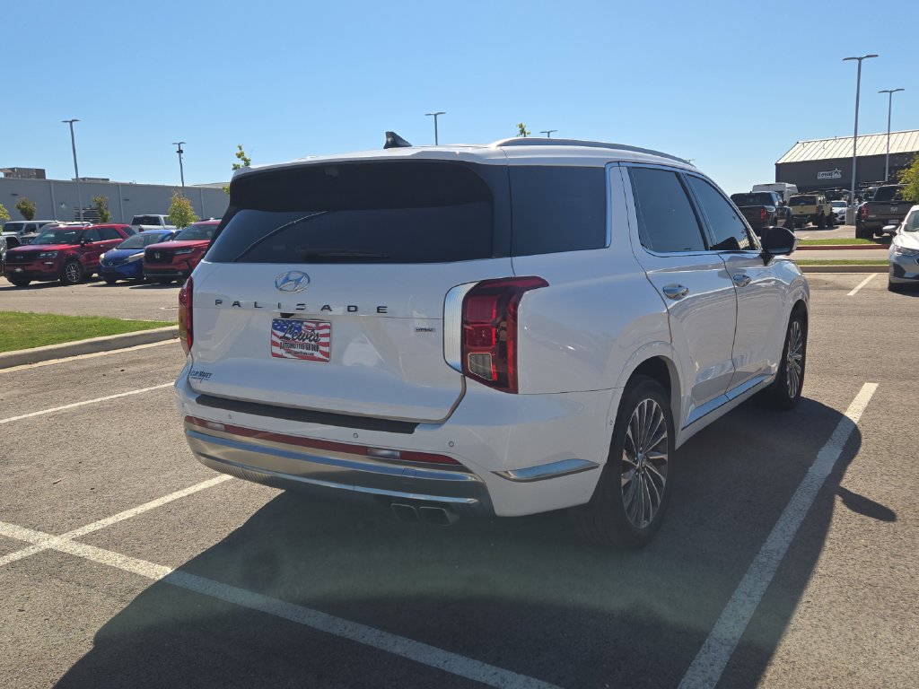 Used 2024 Hyundai Palisade Calligraphy AWD/4WD image 3