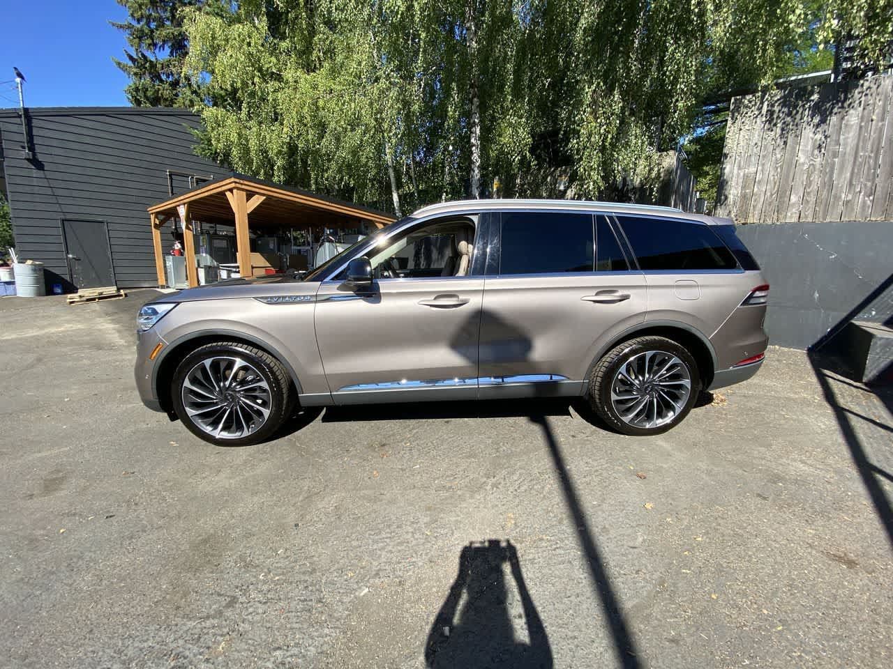 Used 2020 Lincoln Aviator Reserve w/ Equipment Group 202A AWD/4WD image 3