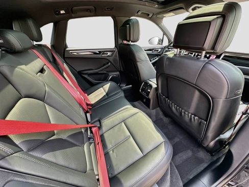 Certified 2023 Porsche Macan S AWD/4WD image 29
