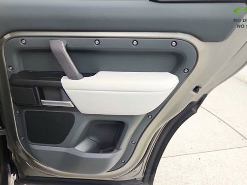 Used 2025 Land Rover Defender 110 X image 27