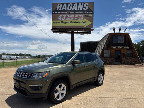 Certified 2019 Jeep Compass Latitude AWD/4WD image 1