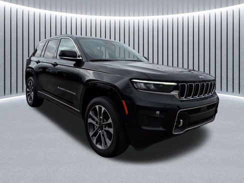 Certified 2024 Jeep Grand Cherokee Overland w/ Luxury Tech Group IV AWD/4WD image 2