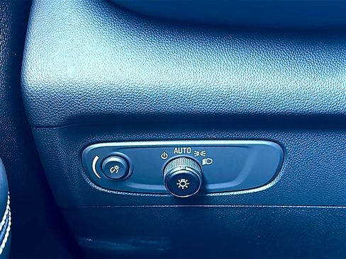 Used 2023 Buick Envision Preferred image 35