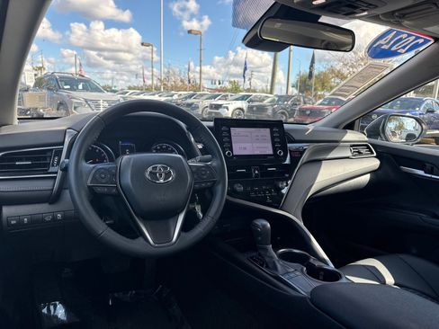 Used 2024 Toyota Camry SE image 12
