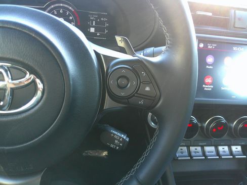 Used 2023 Toyota GR86 Premium image 21