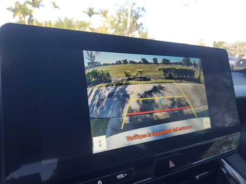 Certified 2024 Toyota Venza XLE image 28