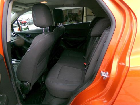 Used 2016 Chevrolet Trax LT w/ LT Sun and Sound Package AWD/4WD image 12
