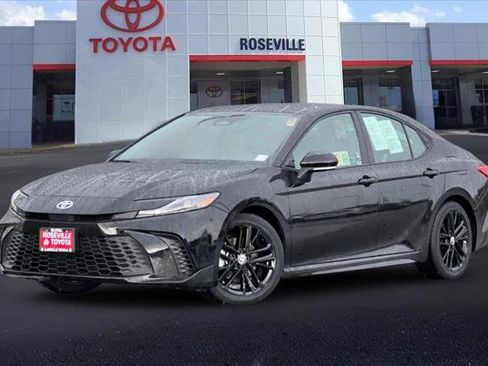 Certified 2025 Toyota Camry SE FWD image 1
