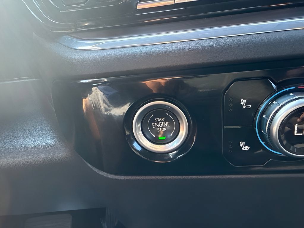Used 2024 GMC Sierra 1500 SLT AWD/4WD image 18