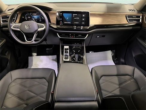 Used 2025 Volkswagen Atlas SE image 18