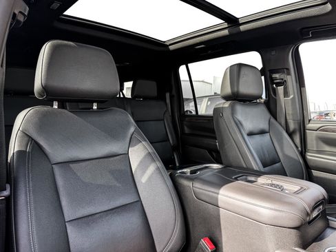 Used 2022 Chevrolet Suburban LT AWD/4WD image 9