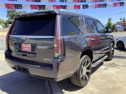 Used 2016 Cadillac Escalade Luxury RWD image 4