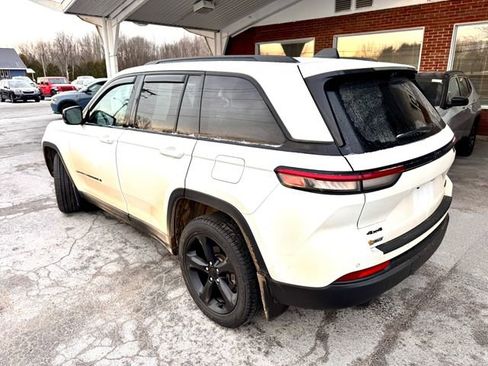 Used 2023 Jeep Grand Cherokee Limited w/ Luxury Tech Group II image 3