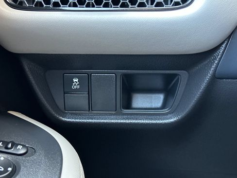 Used 2023 Honda HR-V LX image 32