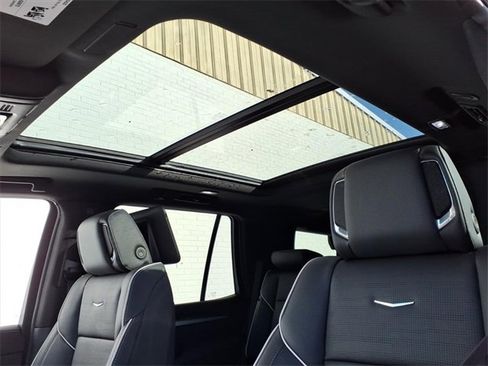 New 2026 Cadillac Escalade Luxury image 9