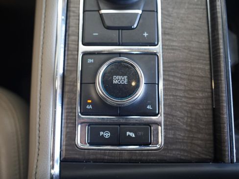 Used 2021 Ford Expedition Limited AWD/4WD image 23