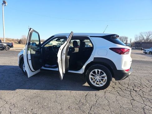 Used 2024 Chevrolet TrailBlazer LS image 14