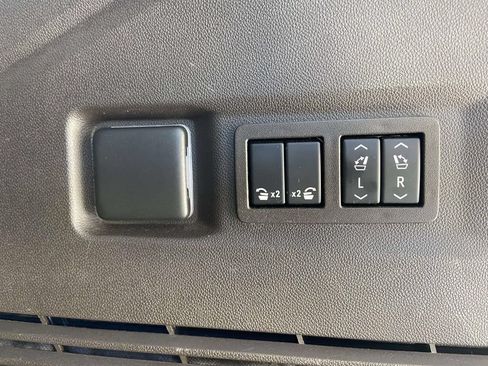 Used 2021 GMC Yukon Denali w/ Denali Premium Package AWD/4WD image 10