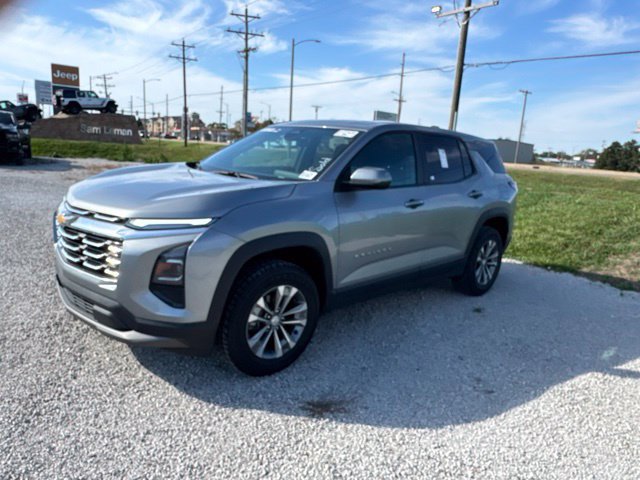 Used 2025 Chevrolet Equinox LT FWD image 2