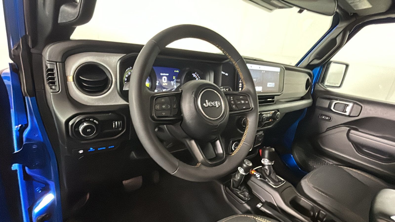 Used 2024 Jeep Wrangler Unlimited w/ Convenience Group AWD/4WD image 15