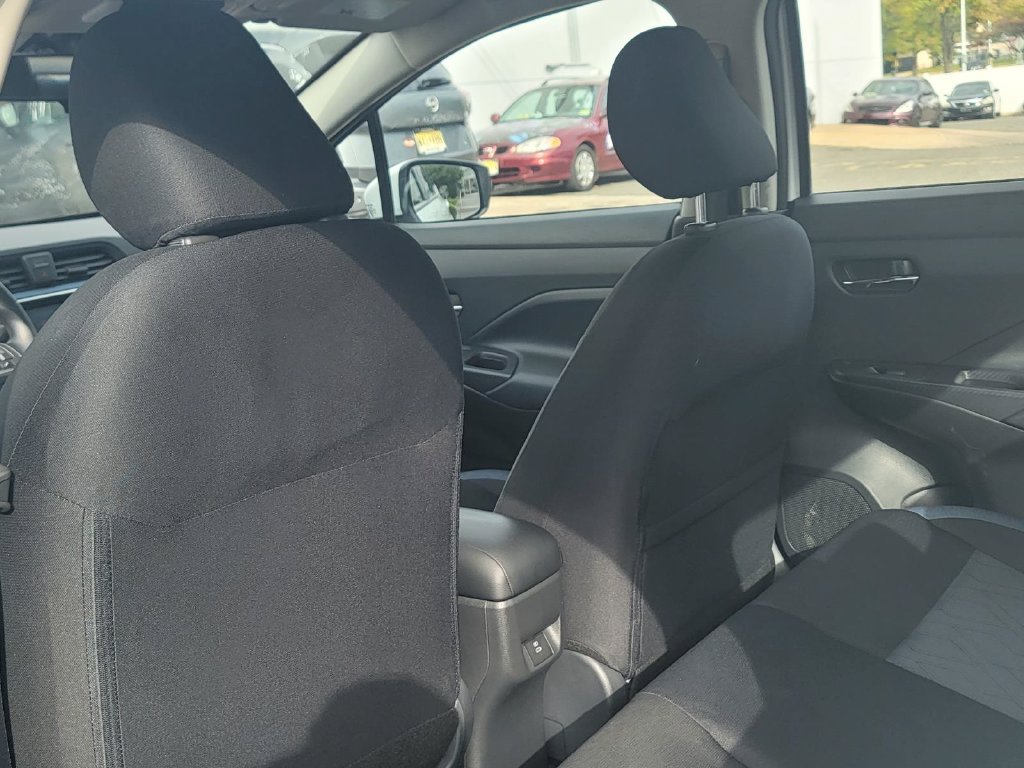 Used 2025 Nissan Versa SV FWD image 17