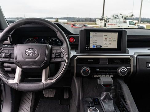 Used 2025 Toyota Tacoma 4x4 Double Cab image 9