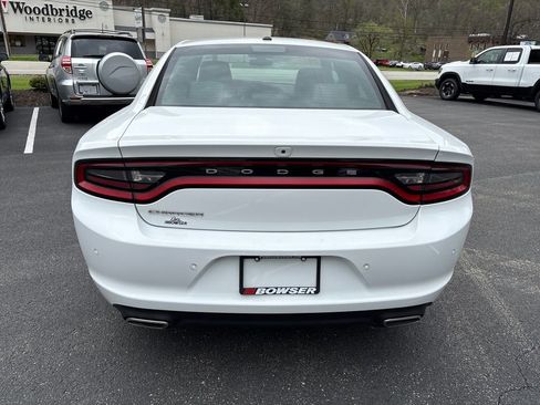 Used 2021 Dodge Charger SXT w/ Leather Interior Group RWD image 4