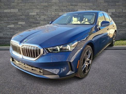 New 2026 BMW 530i xDrive w/ Premium Package image 3