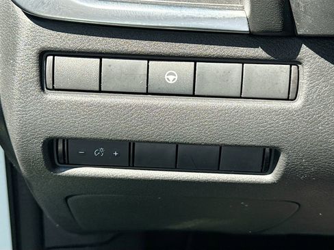 Used 2021 Nissan Rogue SV image 8