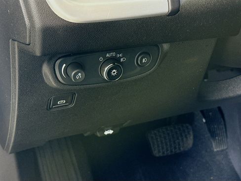 Used 2021 GMC Terrain SLT w/ Elevation Edition image 10