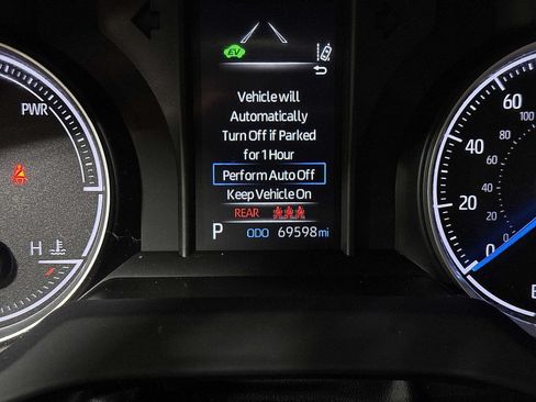 Used 2021 Toyota Venza LE AWD/4WD image 19