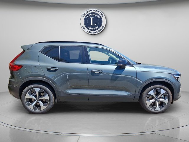 New 2026 Volvo XC40 B5 Core w/ Climate Package AWD/4WD image 2
