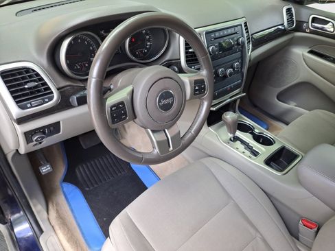 Used 2012 Jeep Grand Cherokee Laredo w/ Laredo E Group AWD/4WD image 13