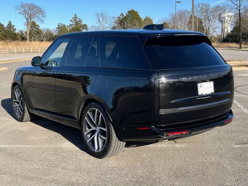Used 2025 Land Rover Range Rover SE image 4