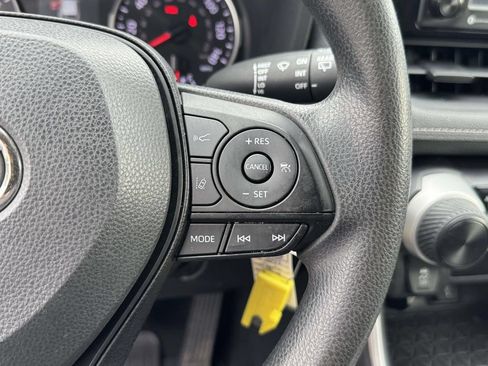 Used 2022 Toyota RAV4 LE FWD image 22