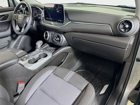 Certified 2025 Chevrolet Blazer LT w/ Convenience Package image 27