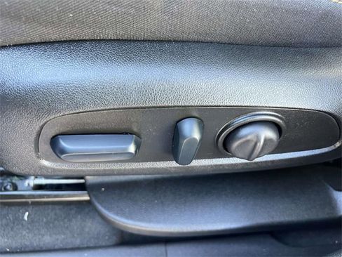 Used 2023 Chevrolet Equinox LT image 19