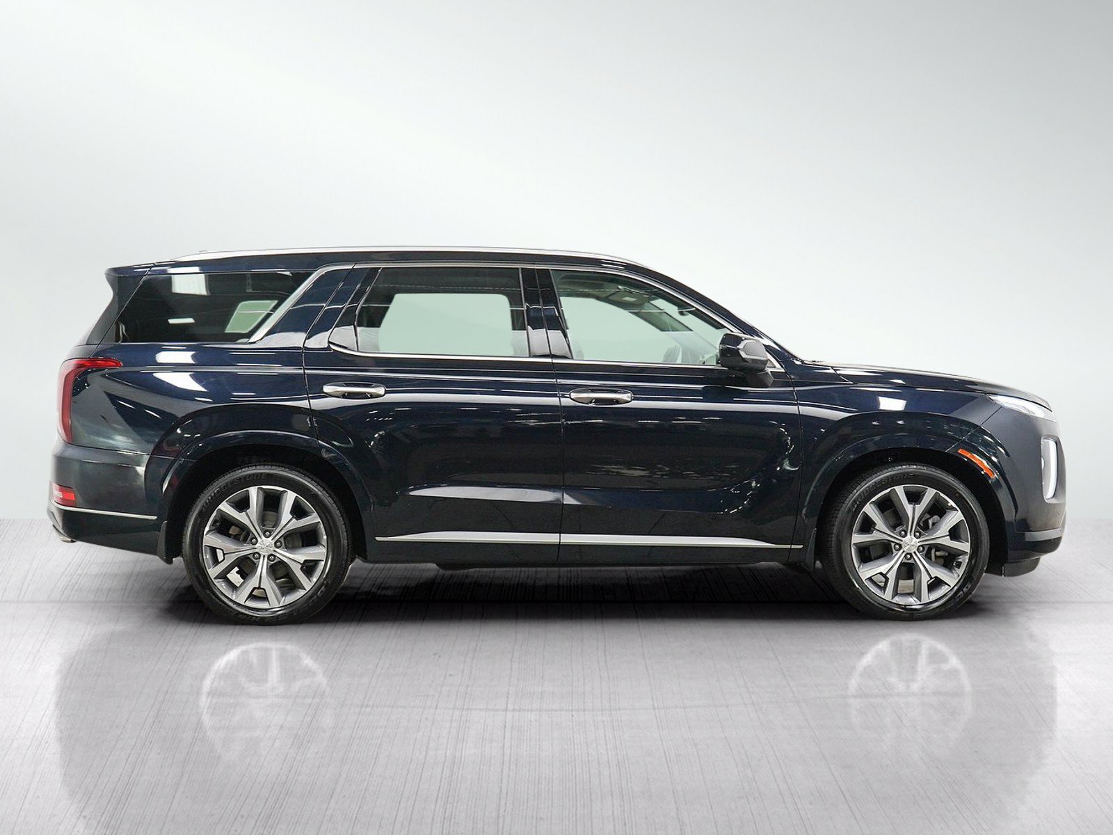 Used 2022 Hyundai Palisade Limited w/ Winter Package AWD/4WD image 6