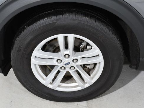 Used 2023 Ford Explorer XLT w/ Equipment Group 202A image 25