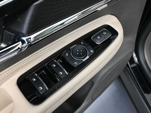 Used 2024 Lincoln Corsair AWD w/ Equipment Group 101A image 21