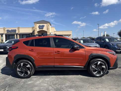 Used 2024 Subaru Crosstrek 2.5i Limited w/ Crosstrek Mirror Package image 8