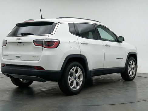 Used 2025 Jeep Compass Latitude AWD/4WD image 9