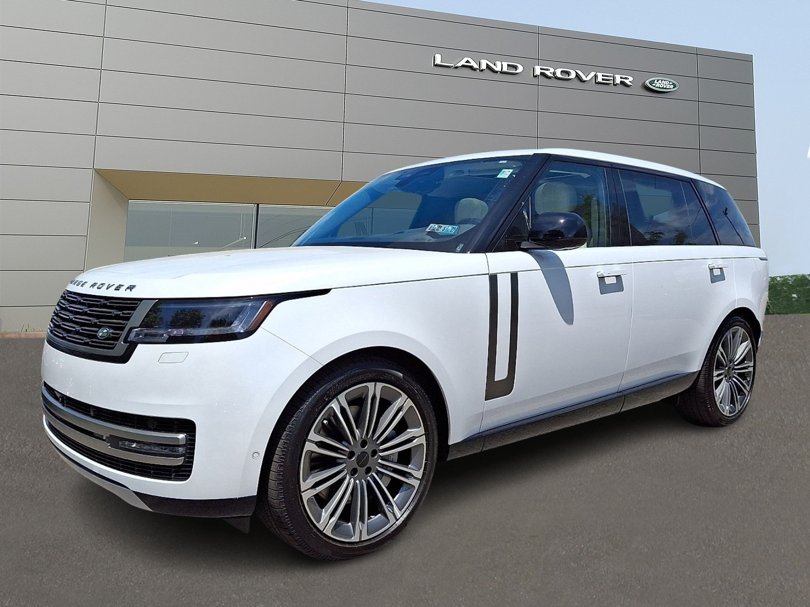 New 2026 Land Rover Range Rover Long Wheelbase SE AWD/4WD image 1