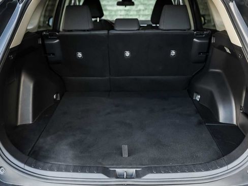 Used 2019 Toyota RAV4 LE image 18