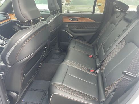 Used 2025 Jeep Grand Cherokee Summit AWD/4WD image 16