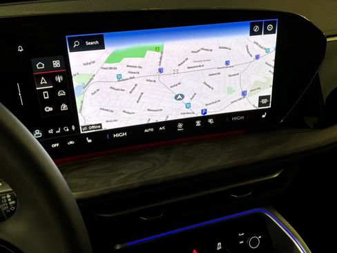 Used 2025 Audi Q5 Premium w/ Convenience Package image 3