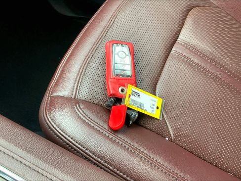 Used 2024 Ford Expedition Limited image 15