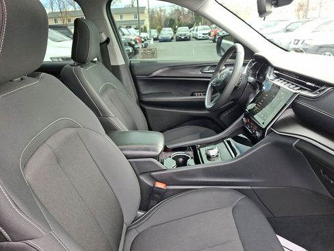 Certified 2023 Jeep Grand Cherokee Laredo w/ Luxury Tech Group I image 11