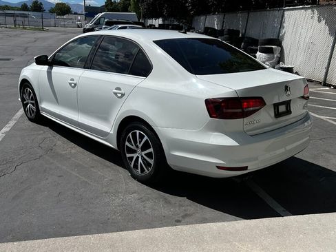 Used 2017 Volkswagen Jetta SE FWD image 5